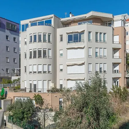 Apartman And Excelsior *