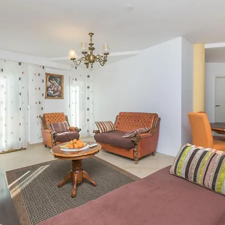 Apartament And Excelsior