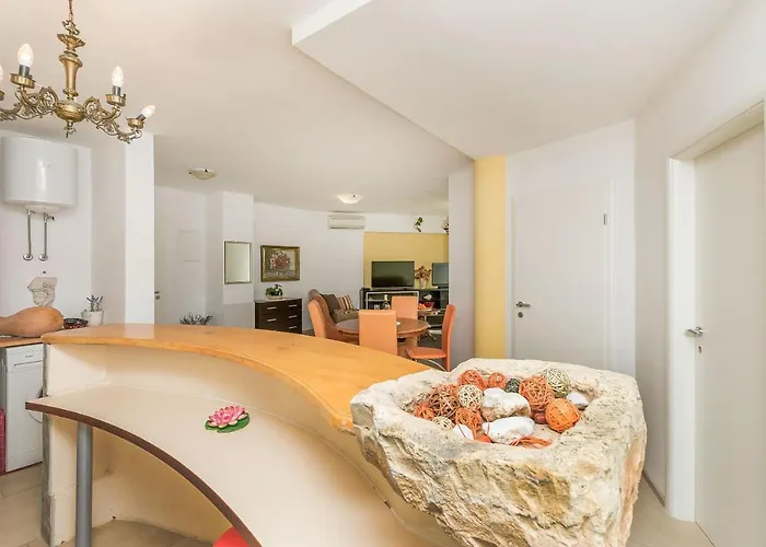 아파트 And Excelsior *