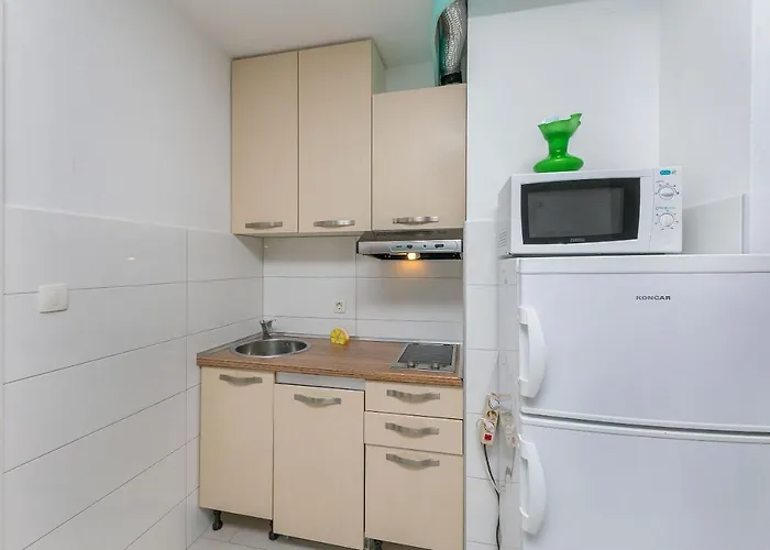 아파트 And Excelsior *